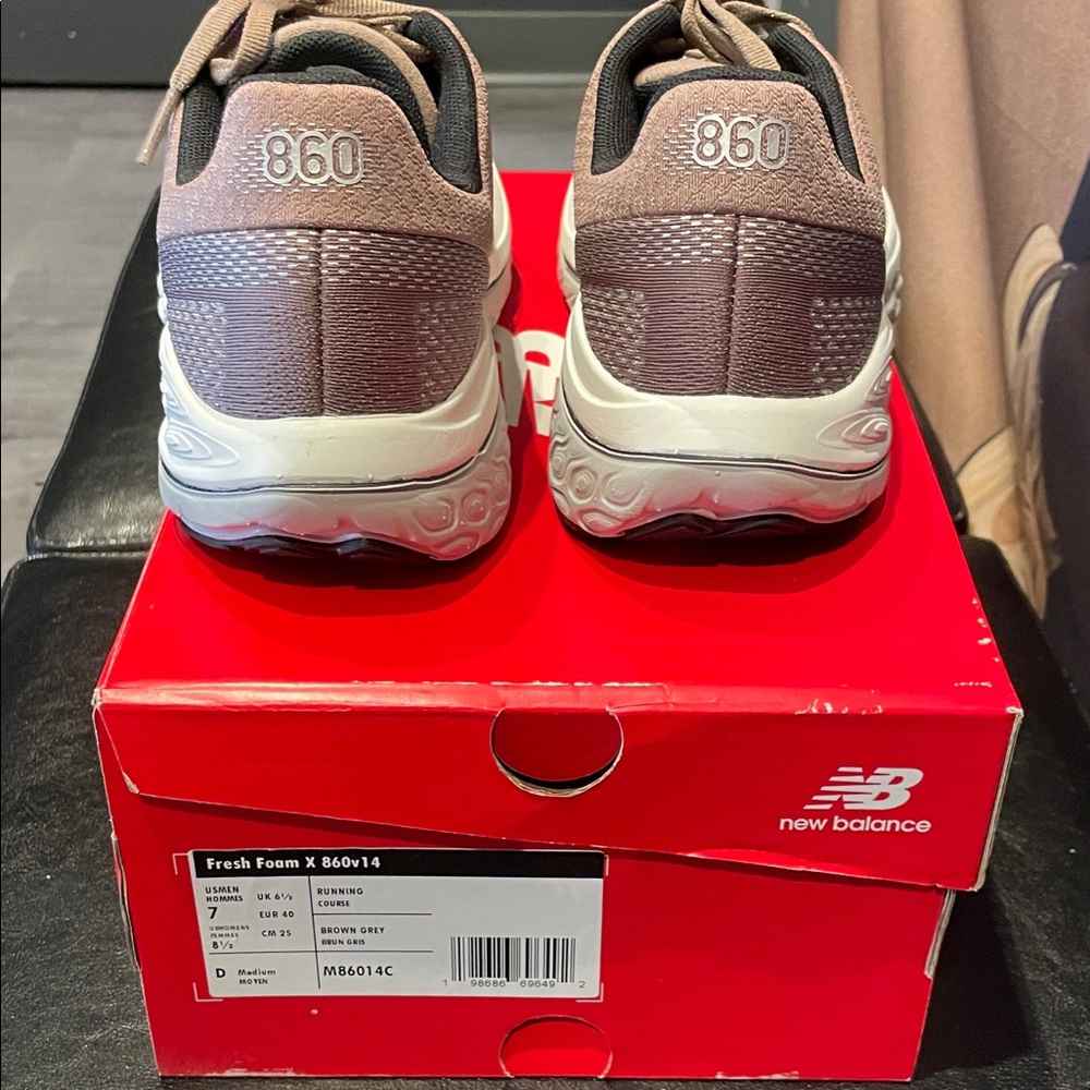 New Balance 860 running shoe v14 - Picture 4 of 6